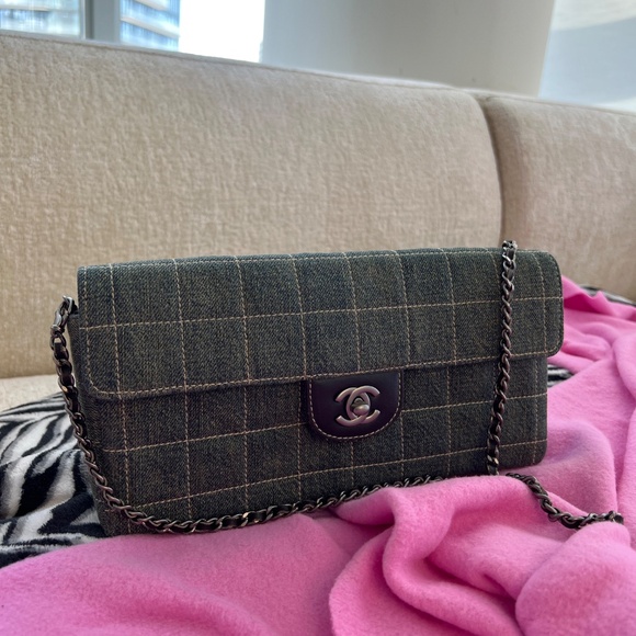 Chanel Denim Chocolate Bar Bag - Picture 2 of 8